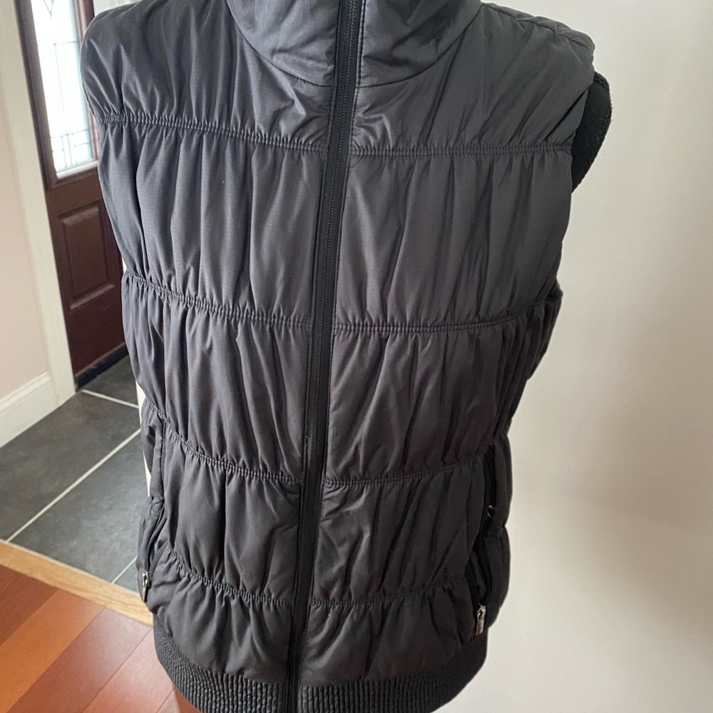 - Columbia Women’s puffer Omni Heat insulated  vest